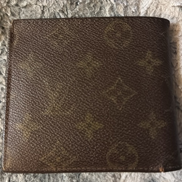Men’s or Women’s super vintage Louis Vuitton men’s Bi-Fold wallet. 6/10 but 🔥🔥 - Picture 3 of 11